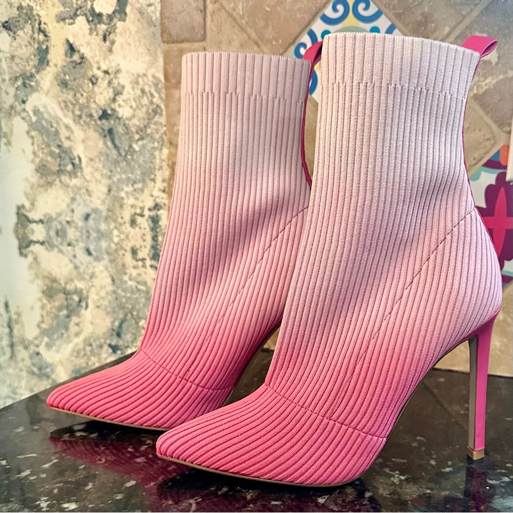 EUC Steve Madden pink ombré heeled booties